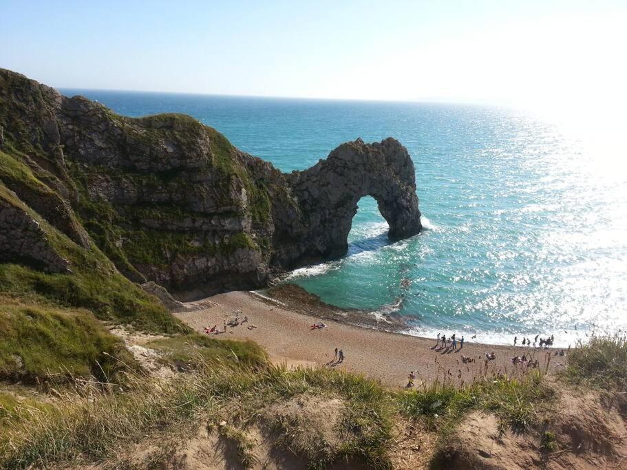 Stable Cottage - Sleeps 6, Near Lulworth Cove Дорчестър Екстериор снимка