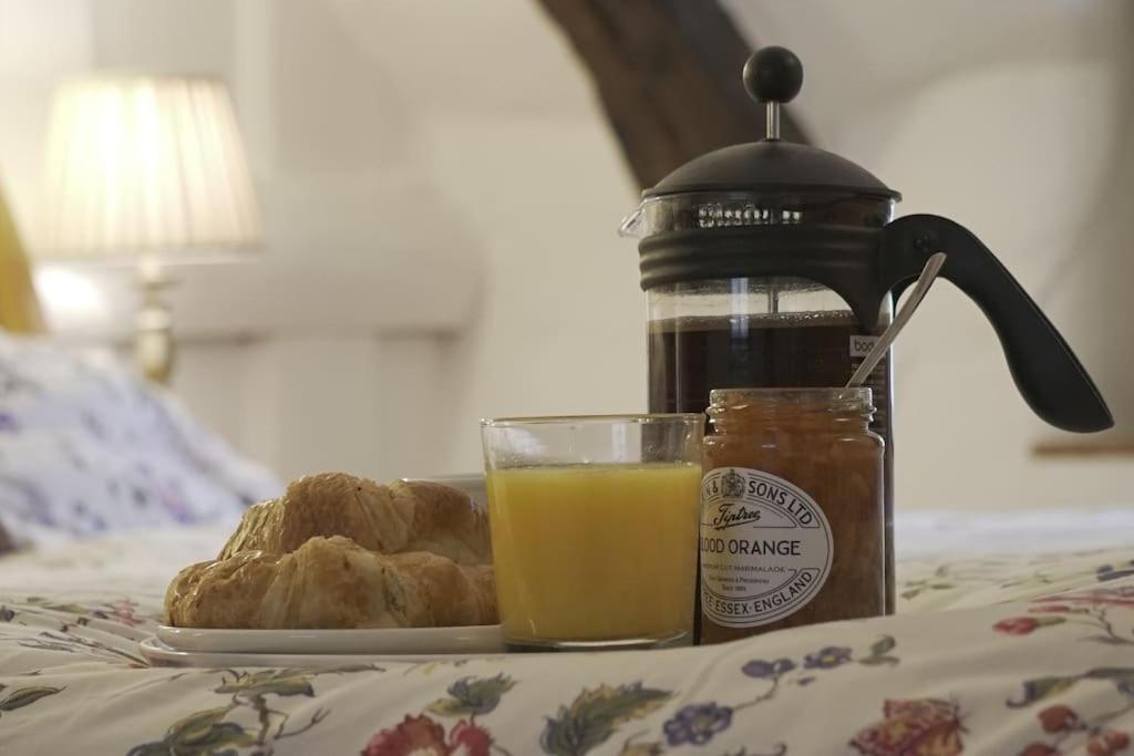 Stable Cottage - Sleeps 6, Near Lulworth Cove Дорчестър Екстериор снимка