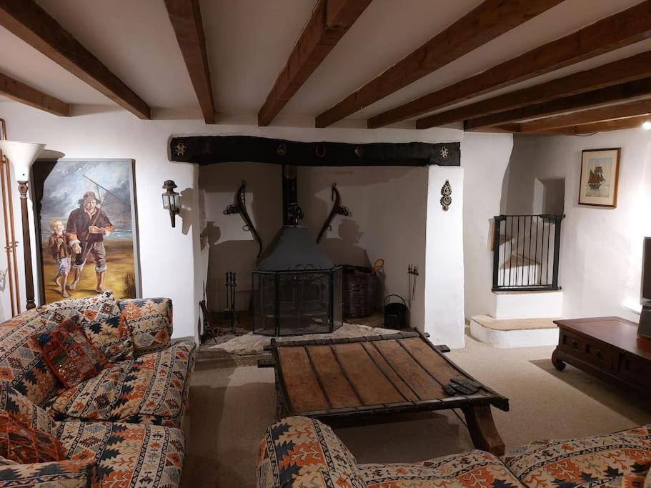 Stable Cottage - Sleeps 6, Near Lulworth Cove Дорчестър Екстериор снимка