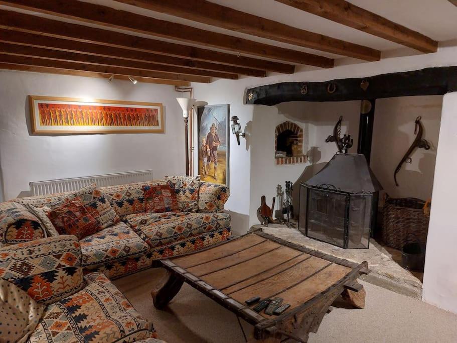Stable Cottage - Sleeps 6, Near Lulworth Cove Дорчестър Екстериор снимка