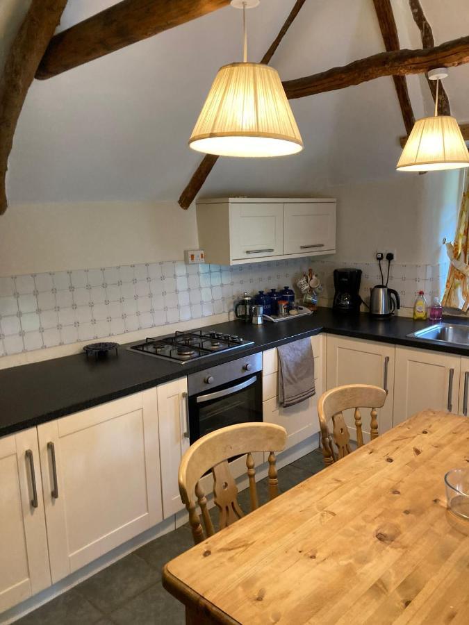 Stable Cottage - Sleeps 6, Near Lulworth Cove Дорчестър Екстериор снимка