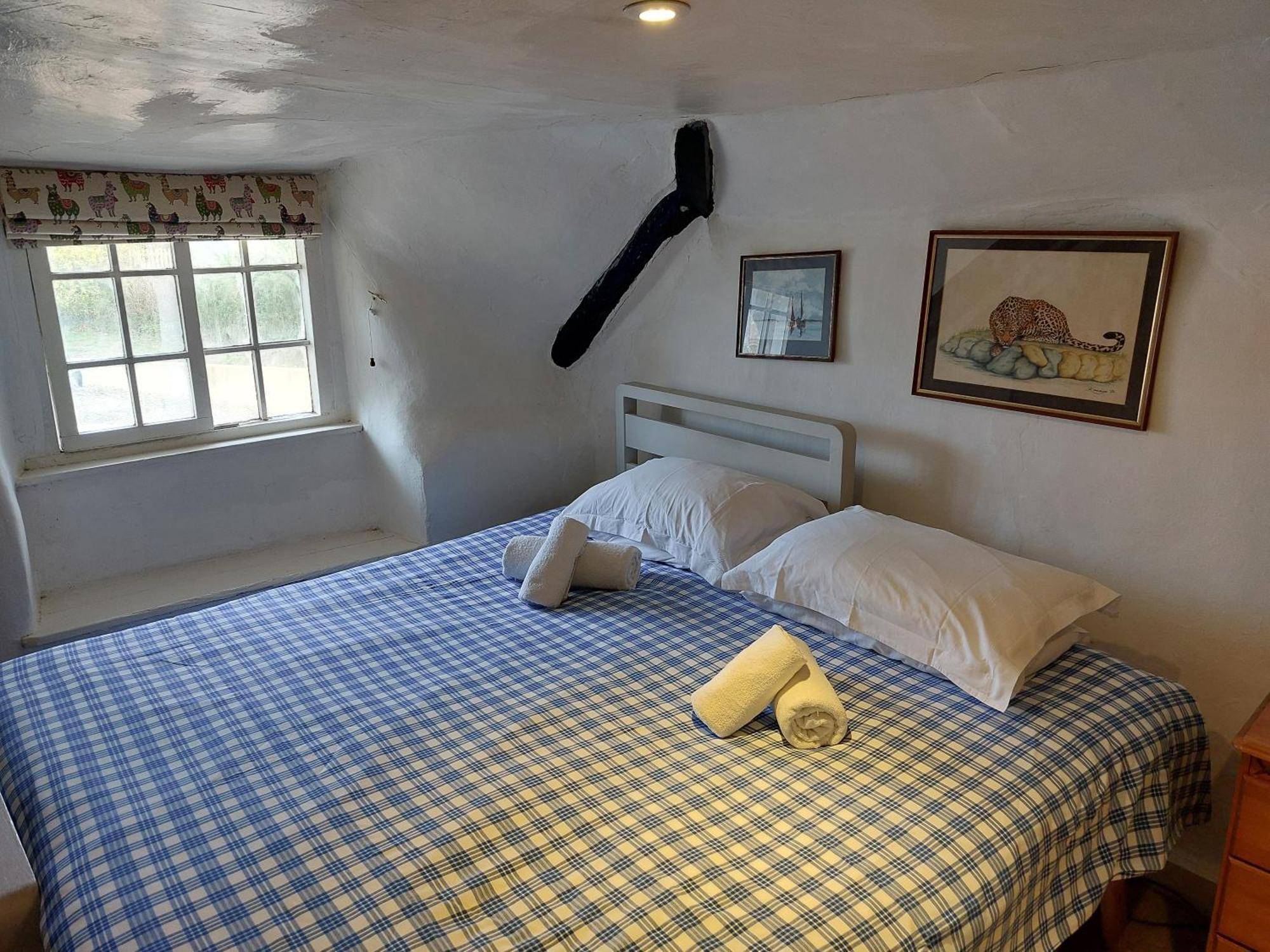 Stable Cottage - Sleeps 6, Near Lulworth Cove Дорчестър Екстериор снимка
